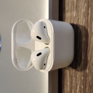 Apple AirPods 2nd Generation Stock # 0001